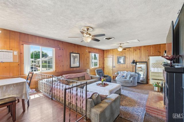 325 Circle Drive, Bakersfield, CA 93308