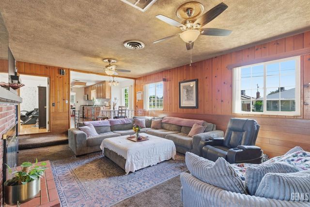325 Circle Drive, Bakersfield, CA 93308