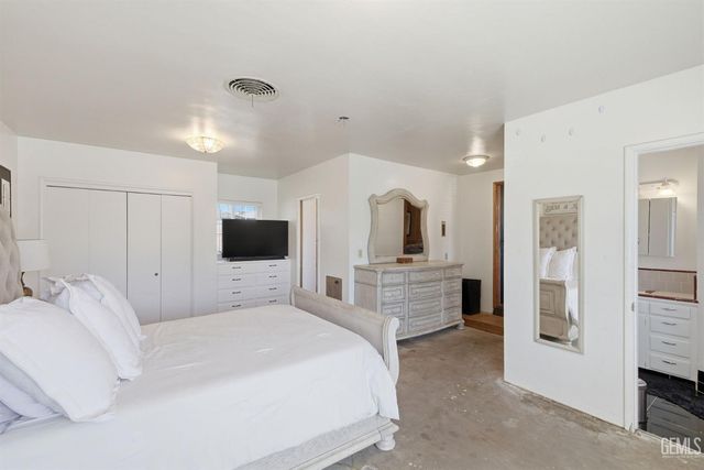 325 Circle Drive, Bakersfield, CA 93308