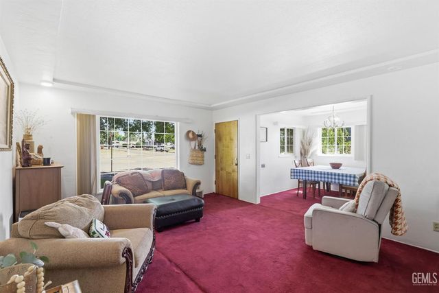 325 Circle Drive, Bakersfield, CA 93308