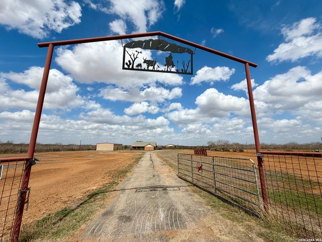 1550 County Road 300, Jourdanton, TX 78026
