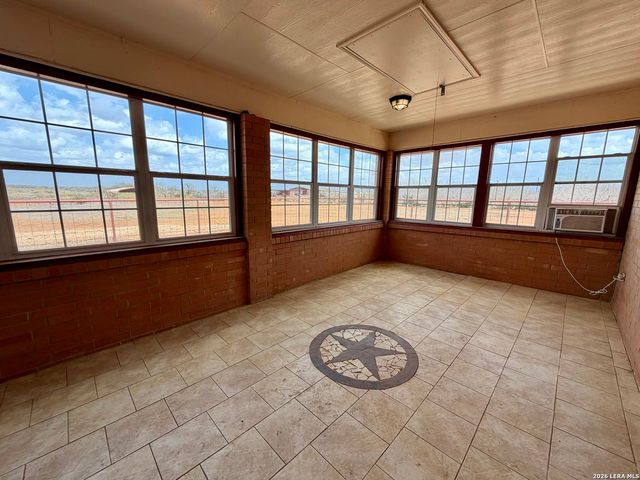 1550 County Road 300, Jourdanton, TX 78026