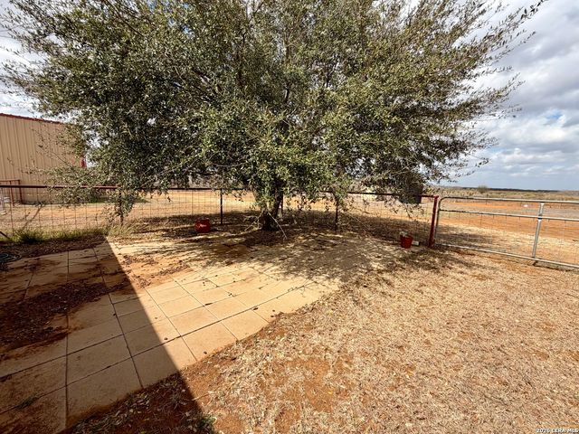 1550 County Road 300, Jourdanton, TX 78026