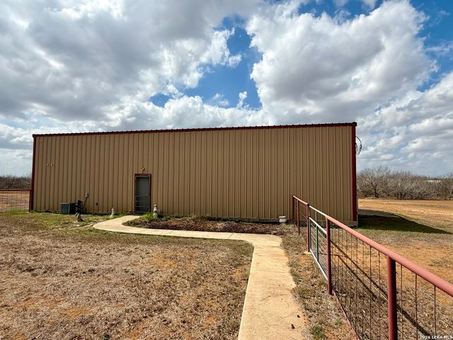 1550 County Road 300, Jourdanton, TX 78026