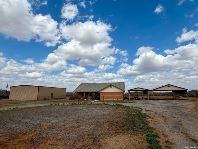 1550 County Road 300, Jourdanton, TX 78026