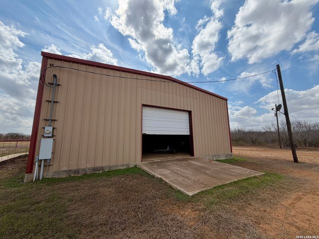 1550 County Road 300, Jourdanton, TX 78026