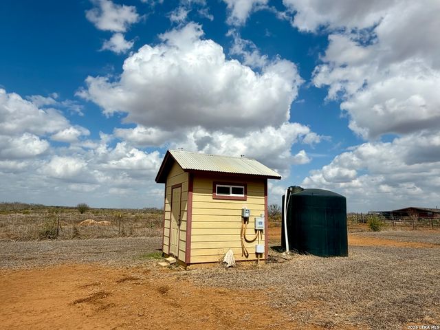 1550 County Road 300, Jourdanton, TX 78026