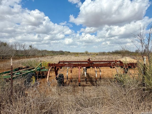 1550 County Road 300, Jourdanton, TX 78026