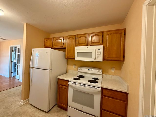 1550 County Road 300, Jourdanton, TX 78026