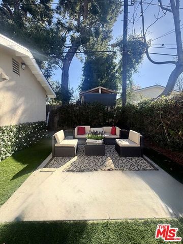 18002 Collins Street, Encino, CA 91316