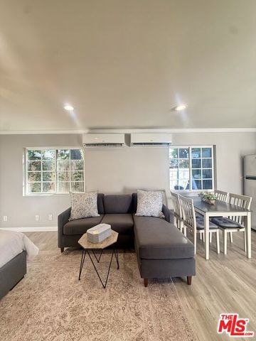 18002 Collins Street, Encino, CA 91316