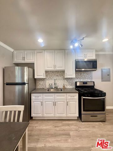 18002 Collins Street, Encino, CA 91316