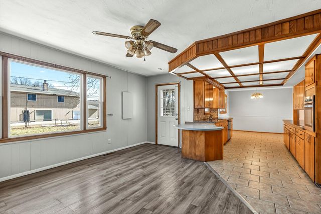 1650 S Saint Charles Avenue, Springfield, MO 65804