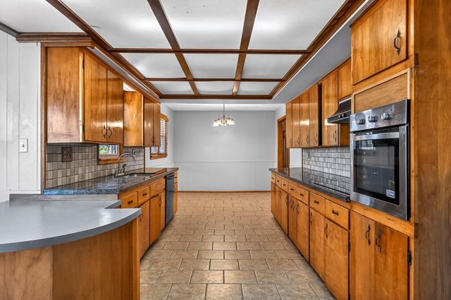 1650 S Saint Charles Avenue, Springfield, MO 65804