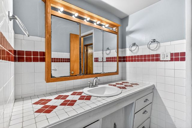 1650 S Saint Charles Avenue, Springfield, MO 65804