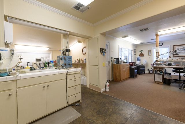 2690 Victor Avenue, Redding, CA 96002