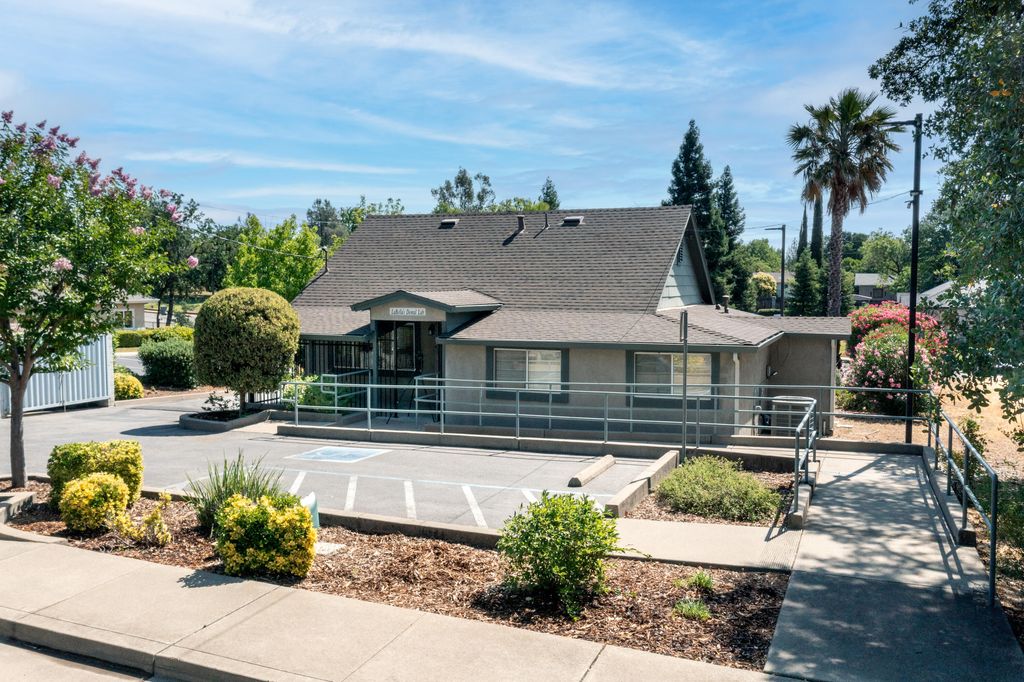 2690 Victor Avenue, Redding, CA 96002