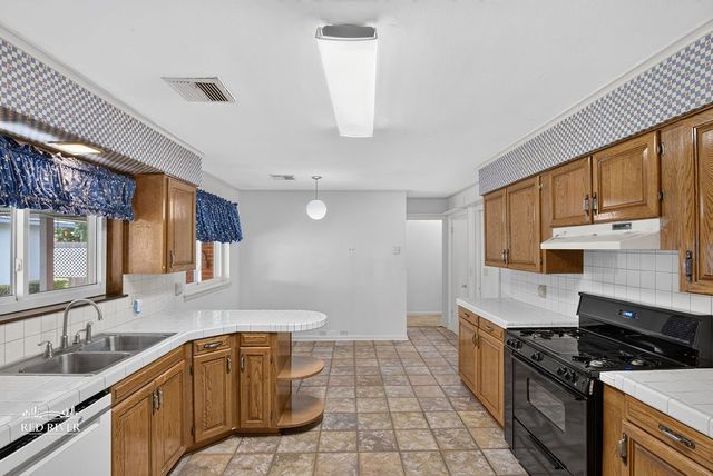 876 River Road, Shreveport, LA 71105
