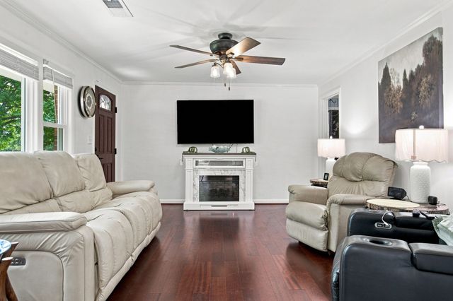 123 Forest Retreat Rd, Hendersonville, TN 37075