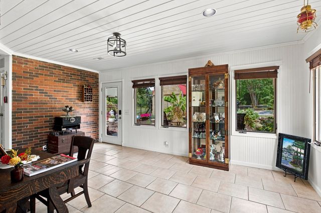 123 Forest Retreat Rd, Hendersonville, TN 37075