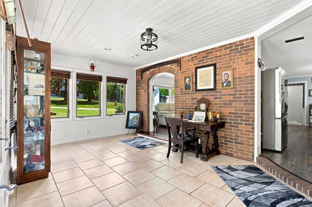 123 Forest Retreat Rd, Hendersonville, TN 37075