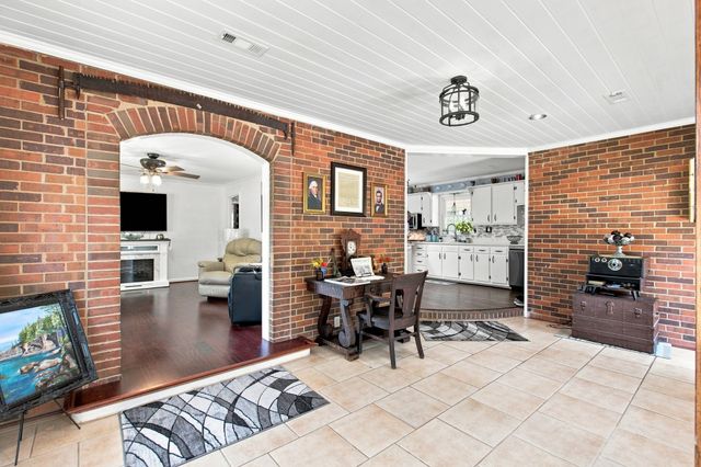 123 Forest Retreat Rd, Hendersonville, TN 37075