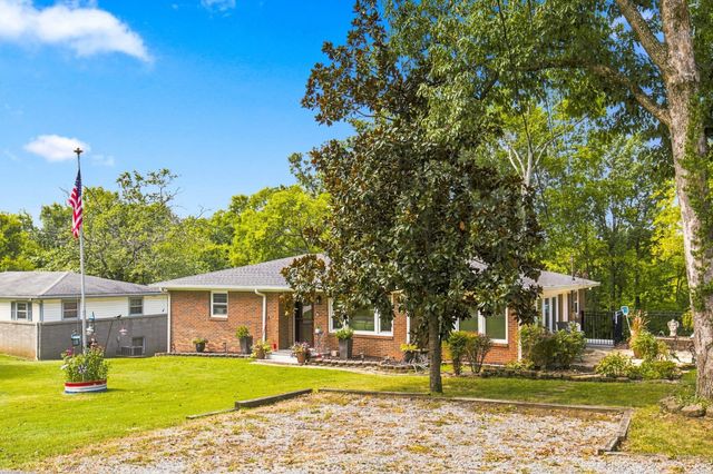 123 Forest Retreat Rd, Hendersonville, TN 37075