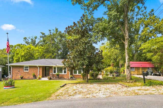 123 Forest Retreat Rd, Hendersonville, TN 37075