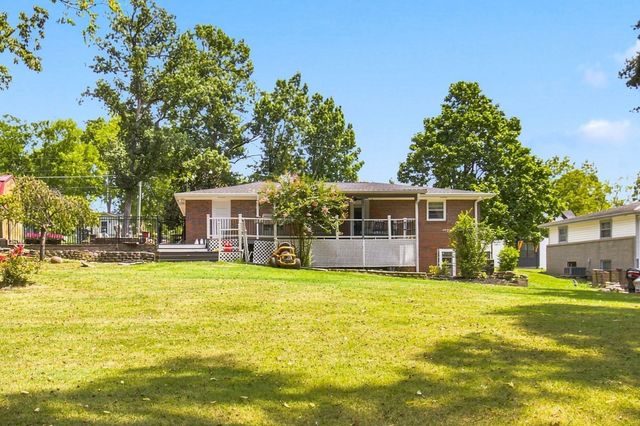 123 Forest Retreat Rd, Hendersonville, TN 37075