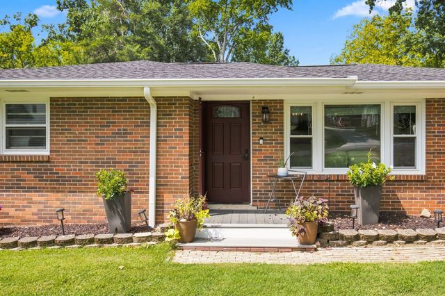 123 Forest Retreat Rd, Hendersonville, TN 37075