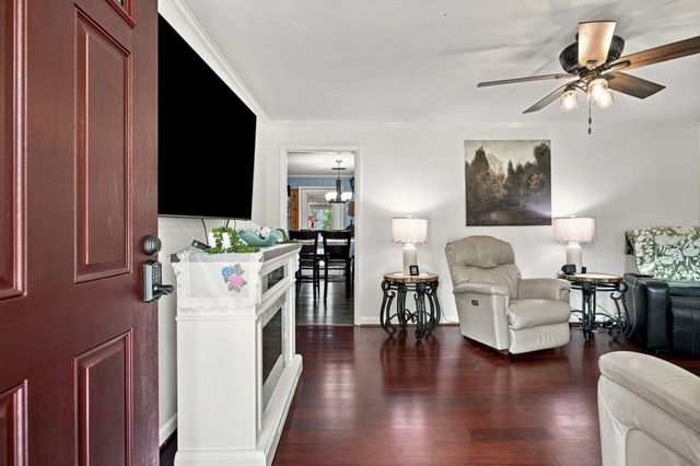 123 Forest Retreat Rd, Hendersonville, TN 37075