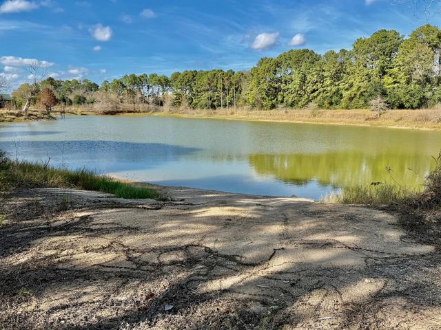 851 County Road 149, Alvin, TX 77511