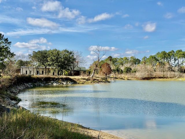 851 County Road 149, Alvin, TX 77511