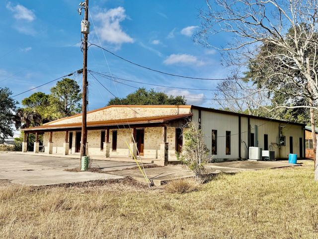 851 County Road 149, Alvin, TX 77511