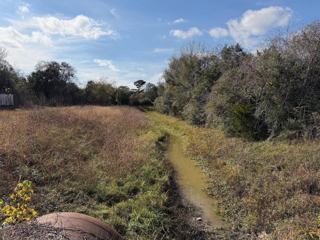 851 County Road 149, Alvin, TX 77511