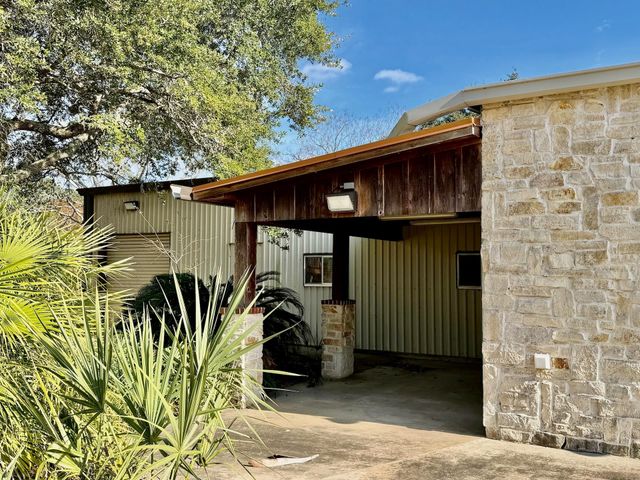 851 County Road 149, Alvin, TX 77511