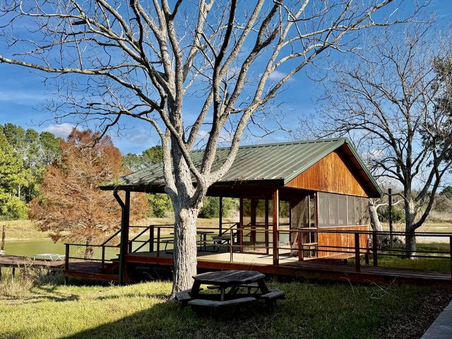 851 County Road 149, Alvin, TX 77511