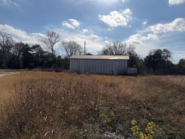 851 County Road 149, Alvin, TX 77511
