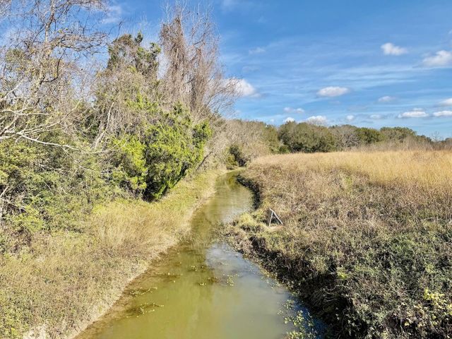 851 County Road 149, Alvin, TX 77511