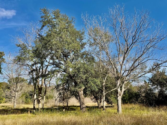 851 County Road 149, Alvin, TX 77511