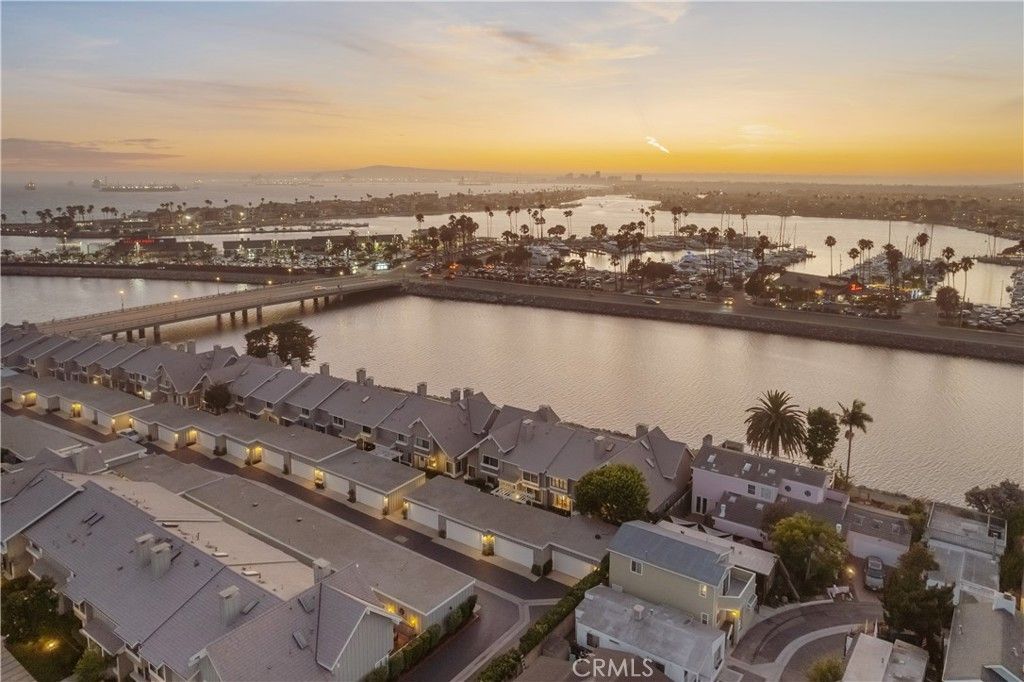 Image 5 of property listing at 341 Regatta Way, Seal Beach, CA 90740