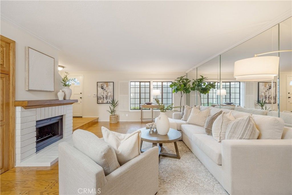 Image 8 of property listing at 341 Regatta Way, Seal Beach, CA 90740