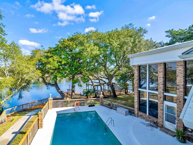 315 NW Vaughan Street, Fort Walton Beach, FL 32548