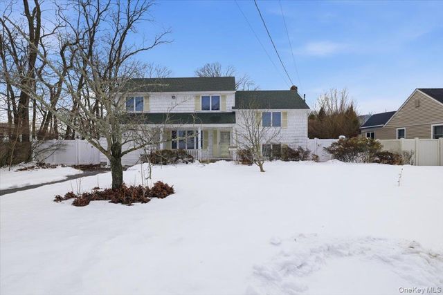 4 Karp Drive, Islip Terrace, NY 11752