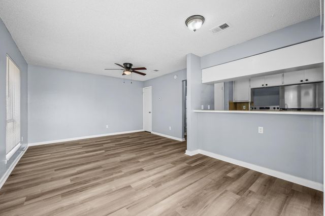 202 Northcrest CIR D, Austin, TX 78752