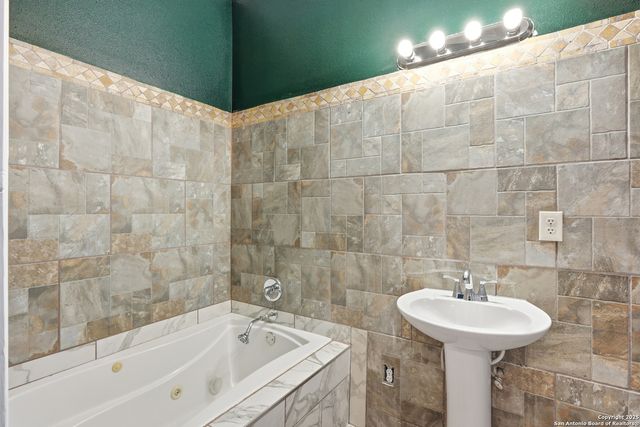 9455 S FOSTER RD, San Antonio, TX 78222