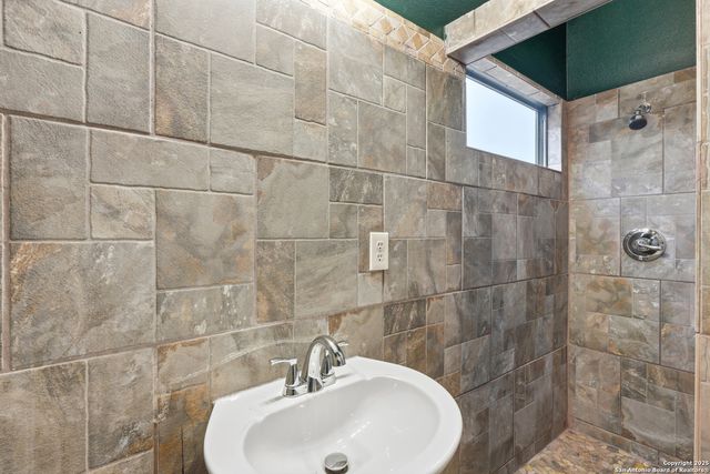 9455 S FOSTER RD, San Antonio, TX 78222