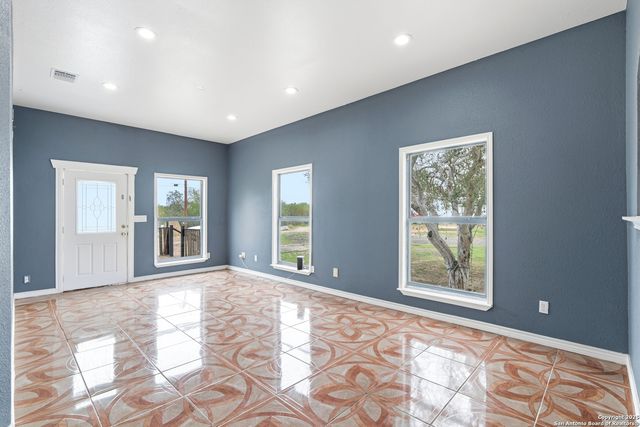 9455 S FOSTER RD, San Antonio, TX 78222