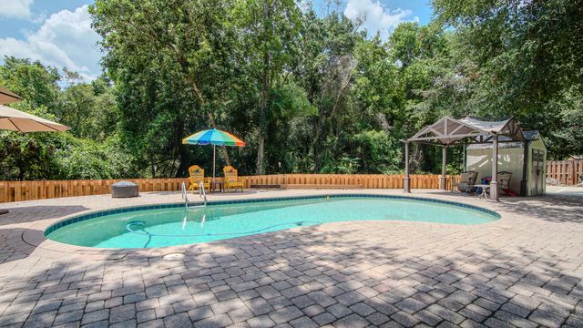 158 Whispering Way, Freeport, FL 32439