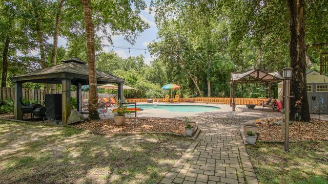 158 Whispering Way, Freeport, FL 32439